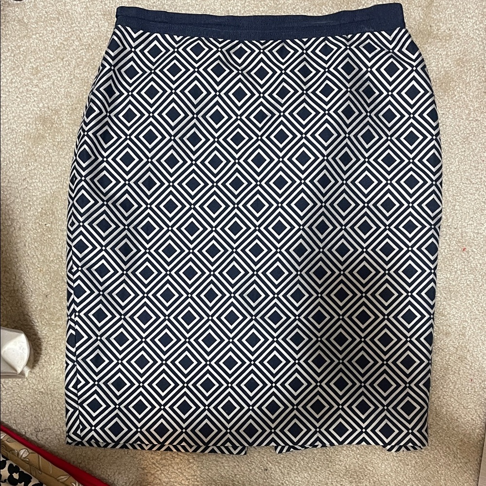 Ann Taylor Navy and White Diamond Pattern Pencil Skirt